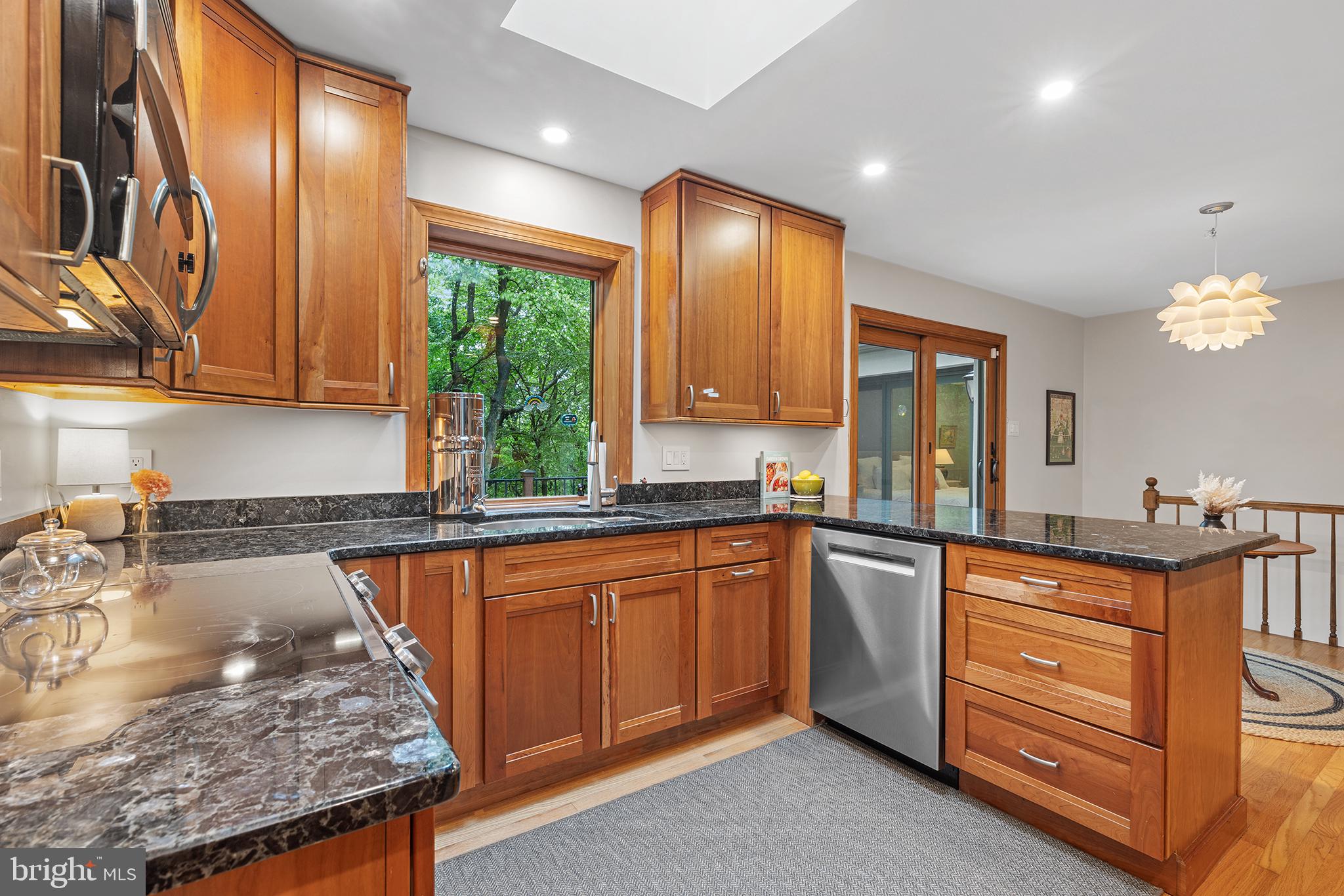 290 Danell Road Wayne, PA 19087 - Photo 10 of 42 all updated appliances, granite