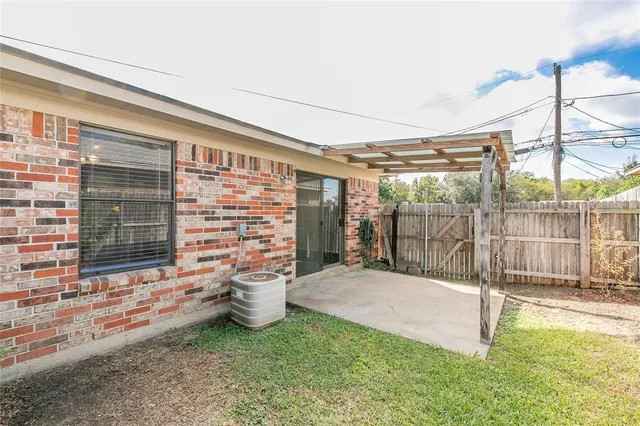 $1,495 | 5013 Geddes Avenue, Unit C, Fort Worth, TX 76107
