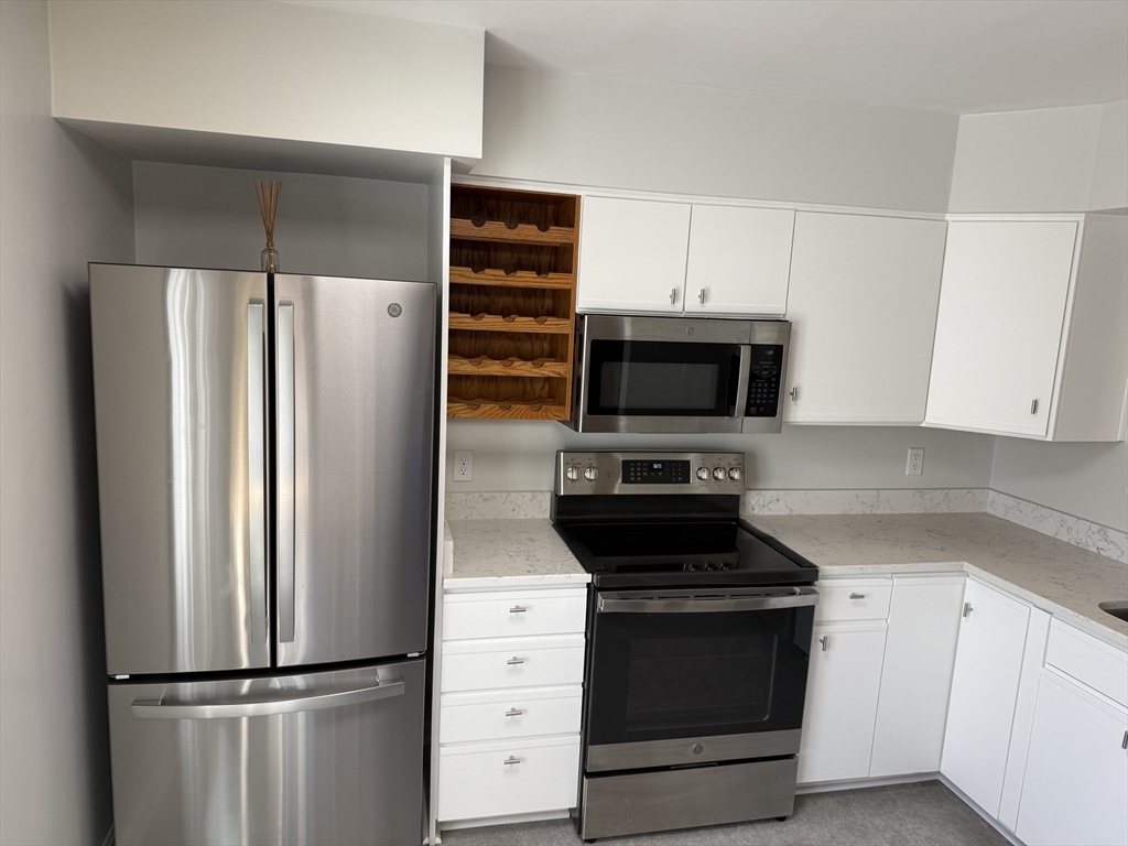 330 Sunderland Road, Unit 39 Worcester, MA 01604 - Photo 2 of 15