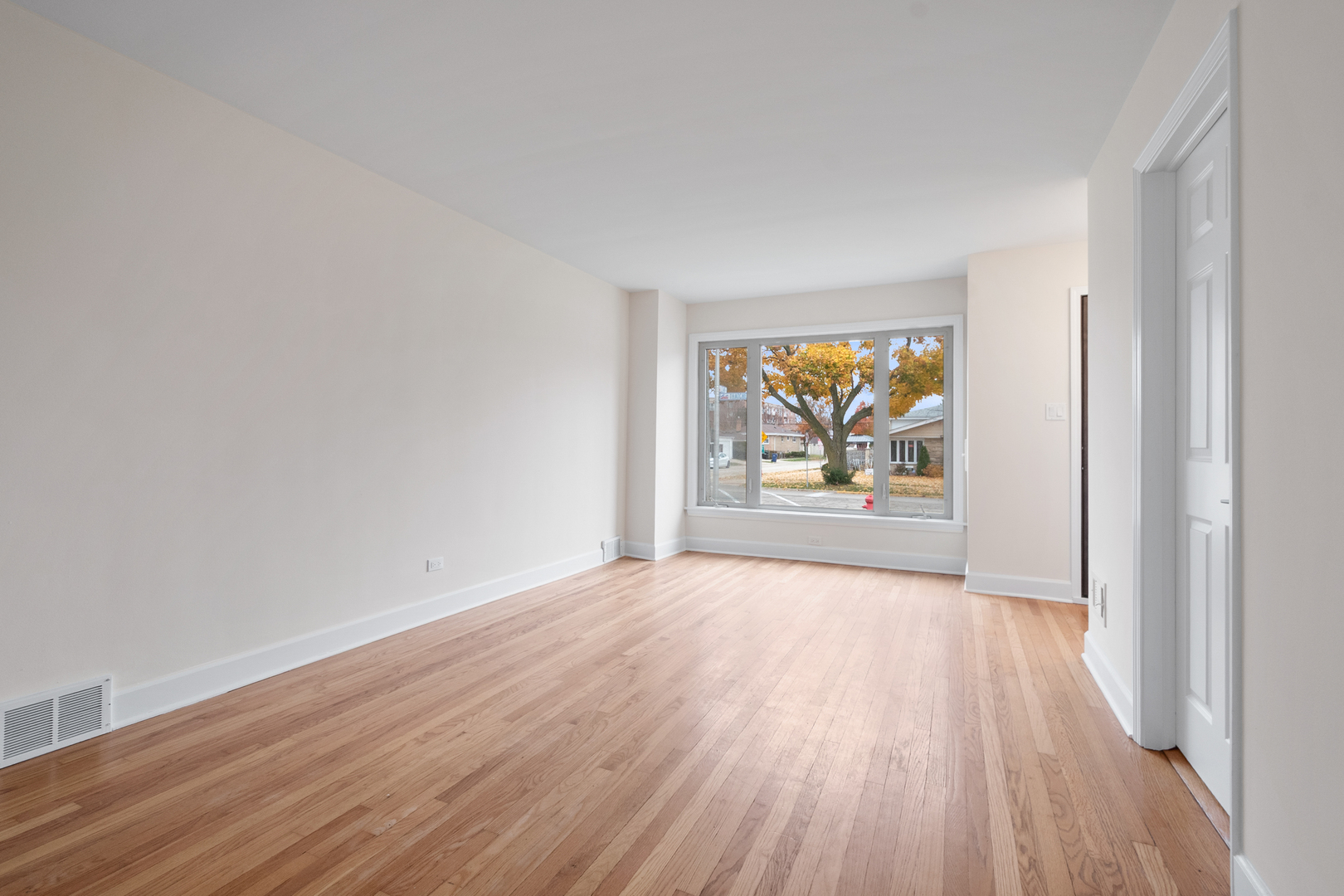 4701 Thatcher Avenue Norridge, IL 60706 - Photo 3 of 23 a view of an empty room and window