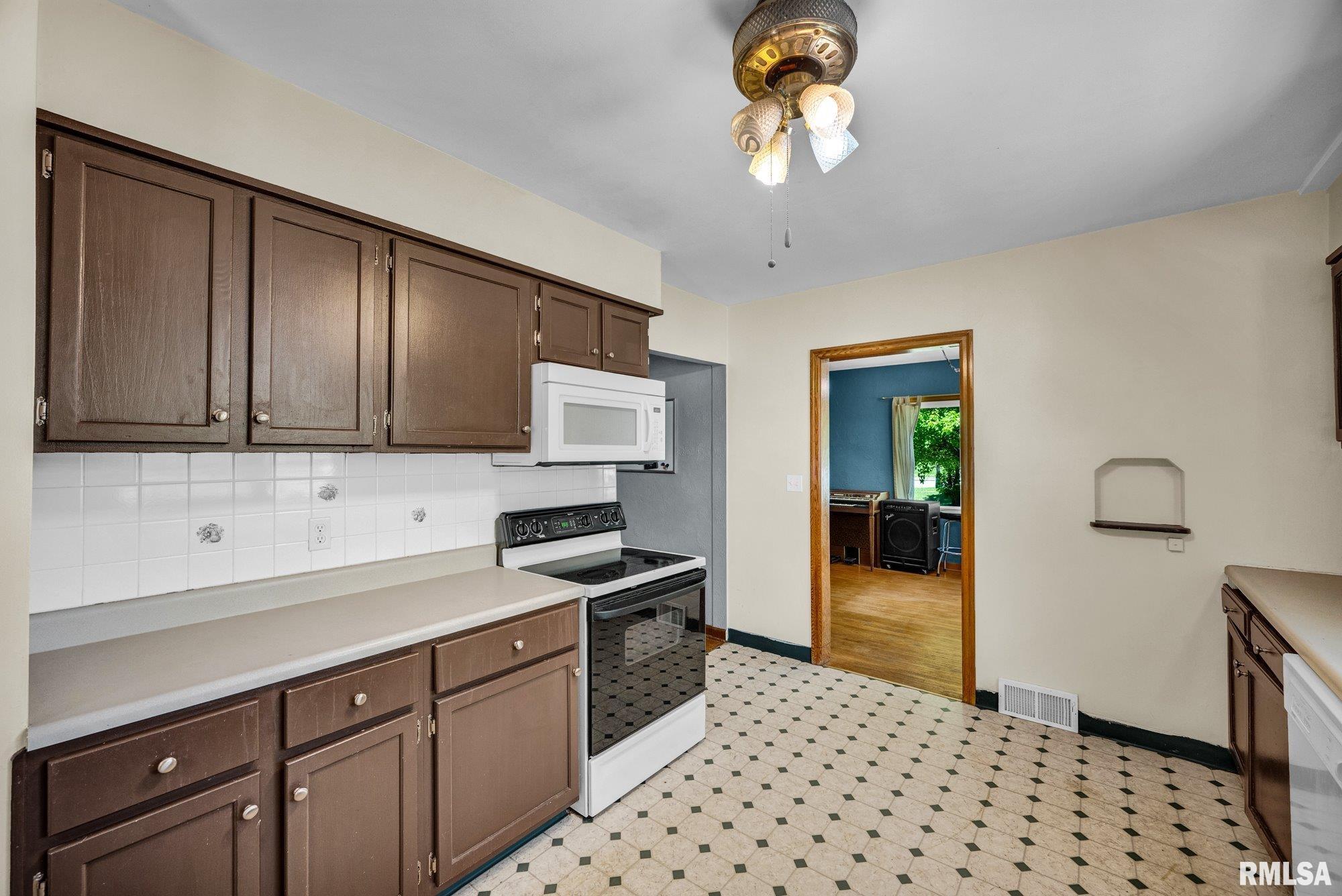 5334 North University Street Peoria, IL 61614 - Photo 15 of 25