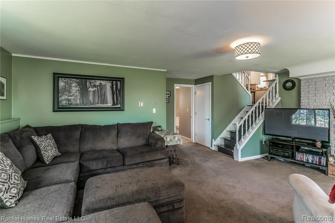 1012 Stellma Lane Rochester, MI 48309 - Photo 8 of 52 008-Living_Room-2675907-medium.jpg