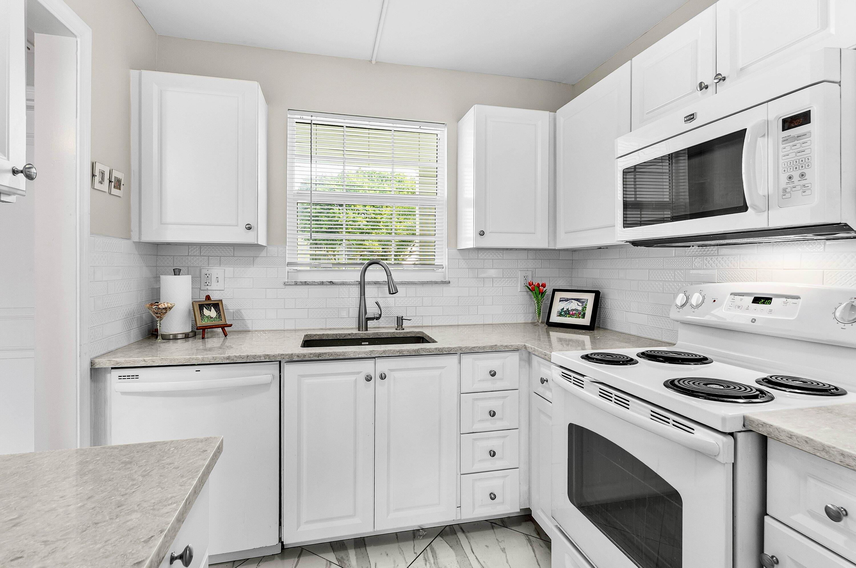765 Jeffery Street, Unit 1203 Boca Raton, FL 33487 - Photo 9 of 31 Kitchen