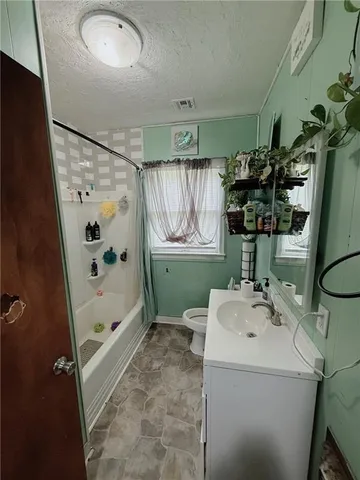 $69,000 | 704 West 2nd Street, Coffeyville, KS 67337