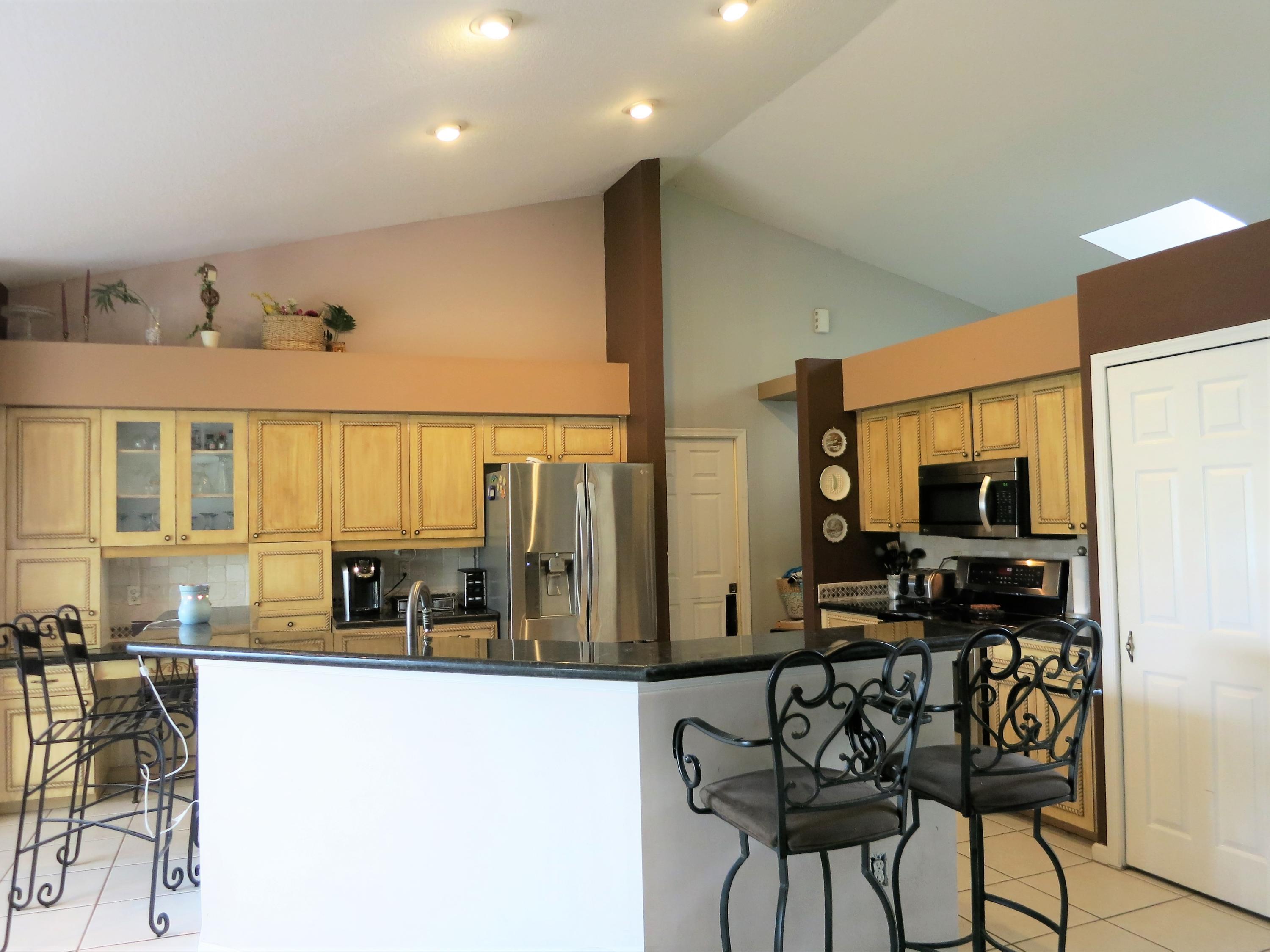 17977 78th Road North Loxahatchee, FL 33470 - Photo 5 of 37 Spacious kitchen with Breakfast Bar