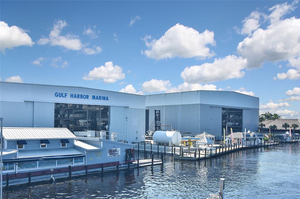 100 Circuit Road, Unit N80 Nokomis, FL 34275 - Photo 4 of 14 a living room with furniture and a table