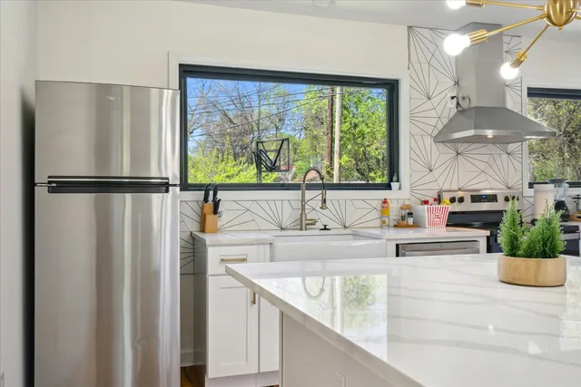 $324,000 | 615 E Parkway South, Memphis, TN 38104