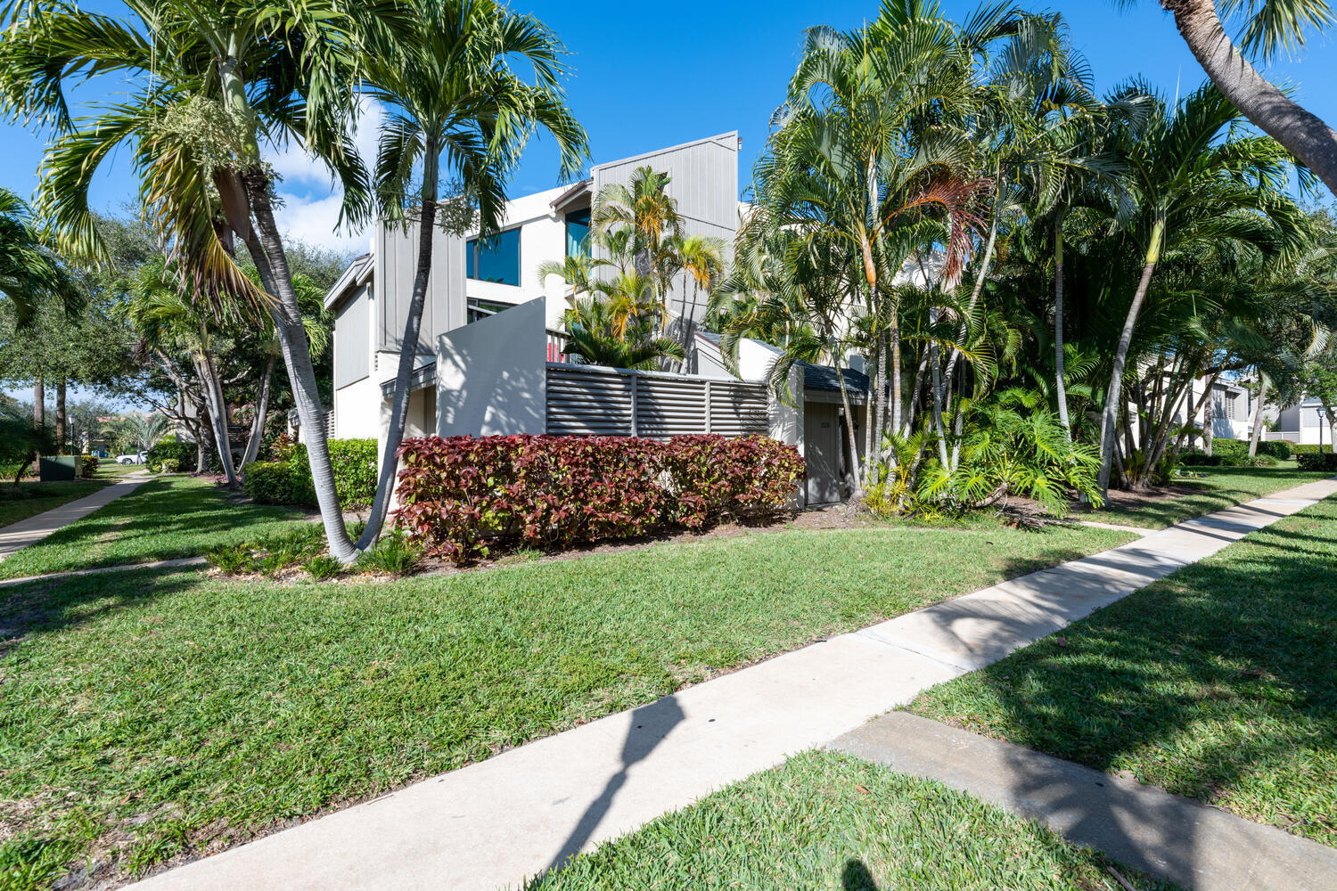 1605 Us-1, Unit 12B Jupiter, FL 33477 - Photo 17 of 28 FRONT EXTERIOR