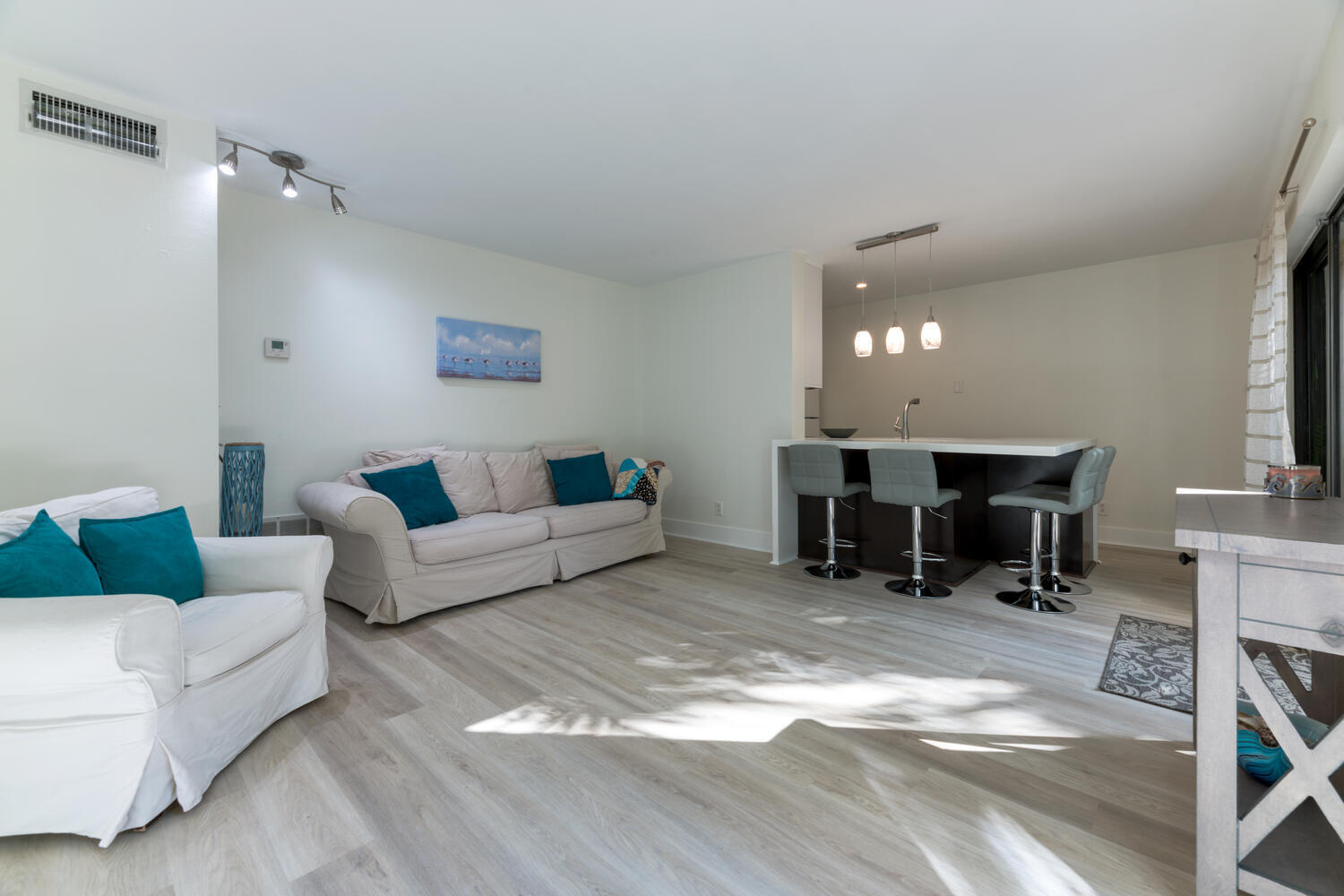 1605 Us-1, Unit 12B Jupiter, FL 33477 - Photo 3 of 28 LIVING ROOM