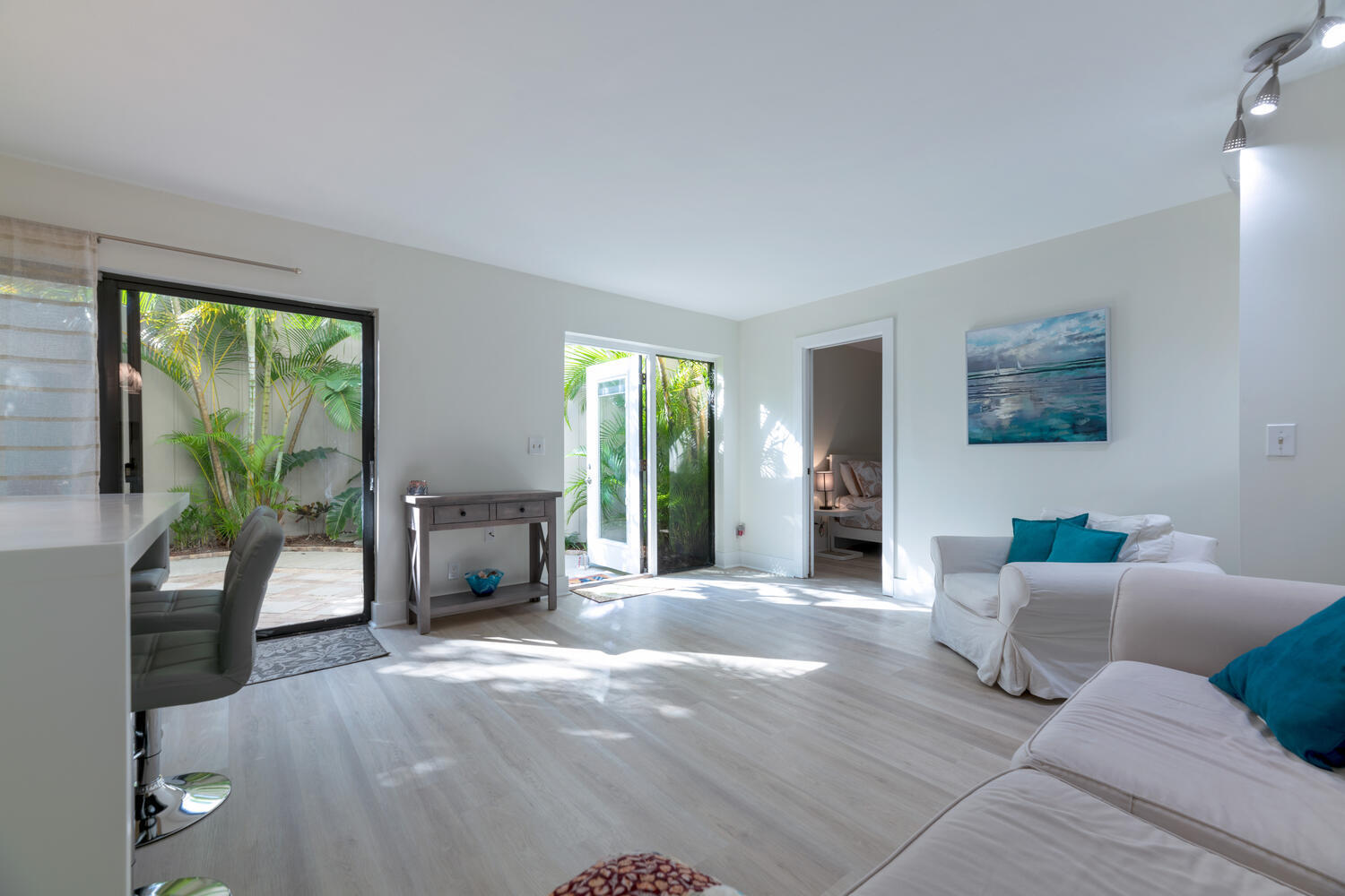 1605 Us-1, Unit 12B Jupiter, FL 33477 - Photo 6 of 28 LIVING ROOM