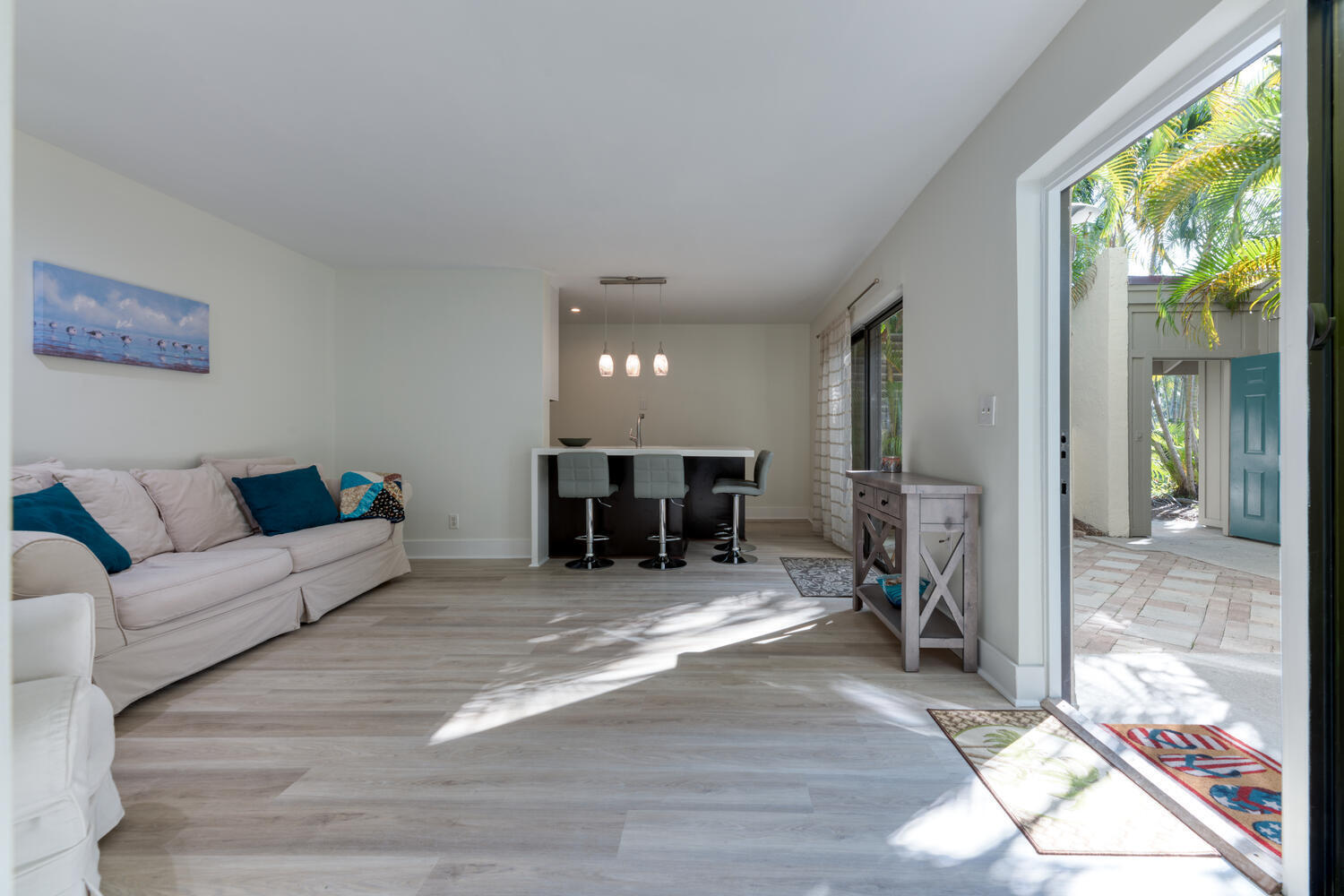 1605 Us-1, Unit 12B Jupiter, FL 33477 - Photo 7 of 28 LIVING ROOM