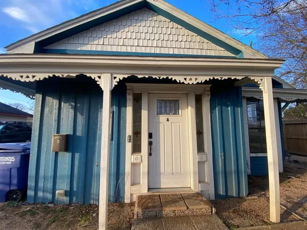 $1,150 | 204 East Houston Street, Unit A, Highlands, TX 77562