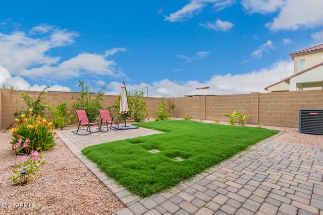 a view of a garden with sitting area