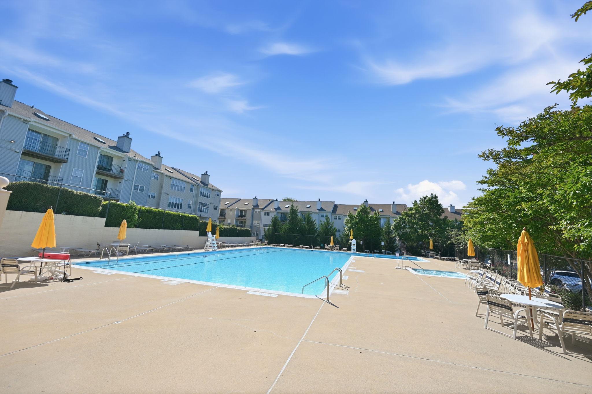 109 Fort Evans Road Southeast, Unit C Leesburg, VA 20175 - Photo 19 of 20 Community pool