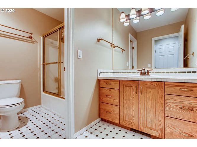 5688 Ridgetop Court Lake Oswego, OR 97035 - Photo 19 of 32 Gallery Image 19