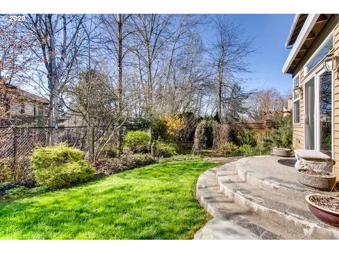 5688 Ridgetop Court Lake Oswego, OR 97035 - Photo 31 of 32 Gallery Image 31