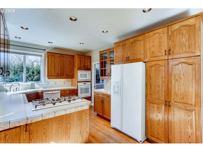5688 Ridgetop Court Lake Oswego, OR 97035 - Photo 6 of 32 Gallery Image 6