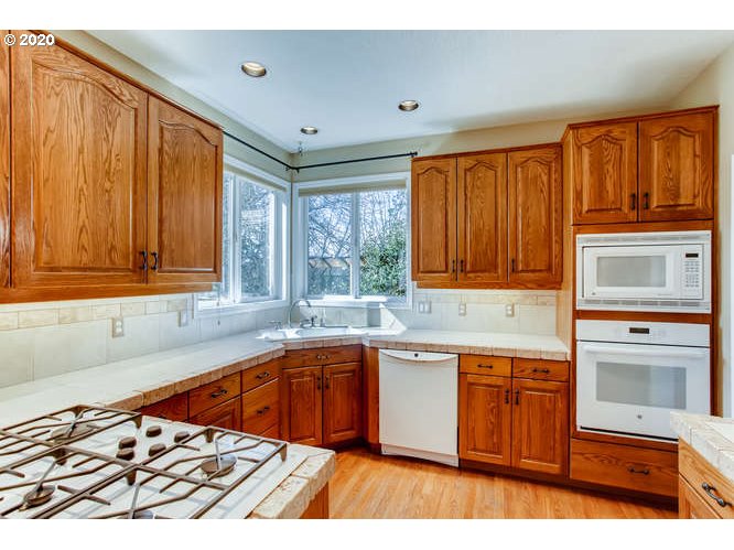5688 Ridgetop Court Lake Oswego, OR 97035 - Photo 7 of 32 Gallery Image 7
