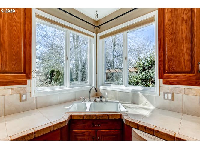 5688 Ridgetop Court Lake Oswego, OR 97035 - Photo 8 of 32 Gallery Image 8