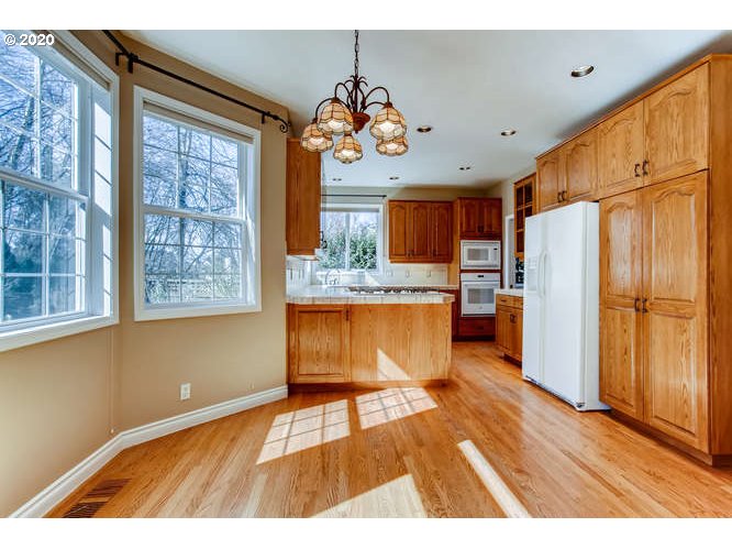 5688 Ridgetop Court Lake Oswego, OR 97035 - Photo 9 of 32 Gallery Image 9