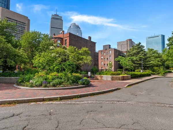 $4,300 | 19 Greenwich Park, Unit 2, Boston, MA 02118