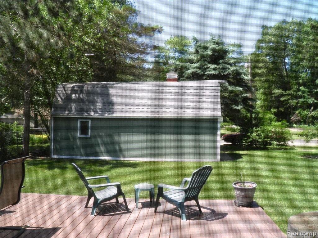 4941 Eagle Road Highland, MI 48356 - Photo 18 of 25 West facing deck