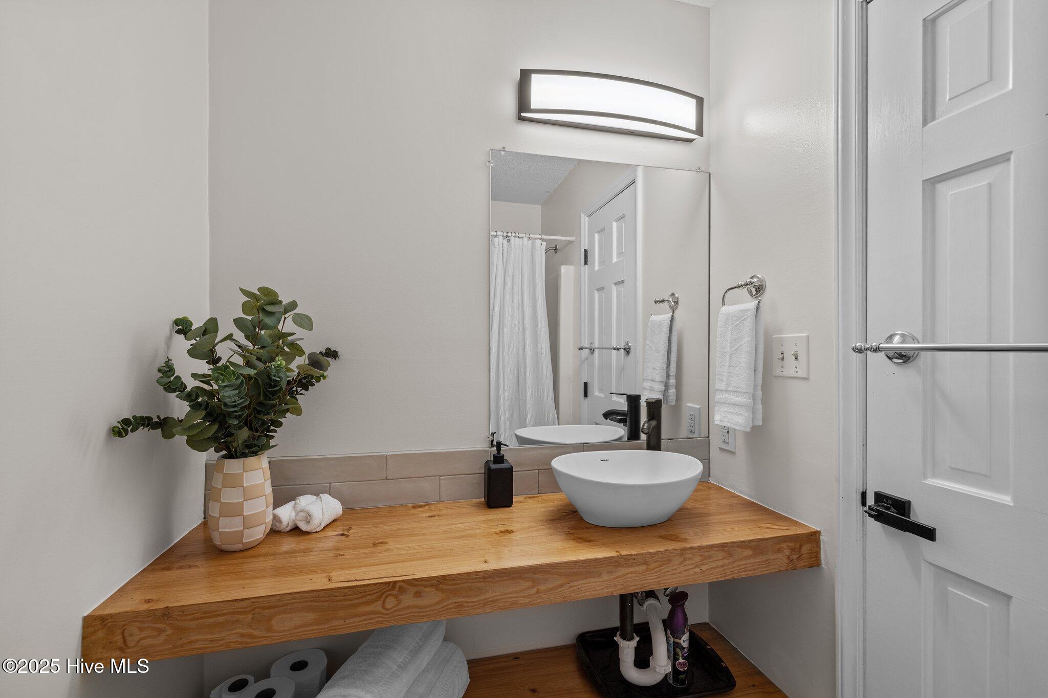 651 Salter Path Road, Unit 20B Pine Knoll Shores, NC 28512 - Photo 23 of 41 Full Bathroom 2