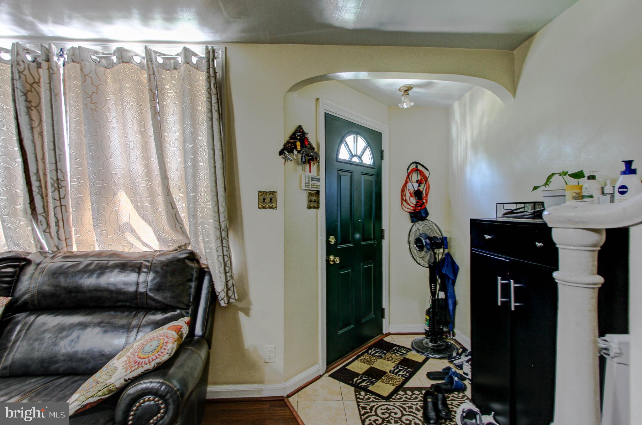 208 Richfield Road Upper Darby, PA 19082 - Photo 5 of 29
