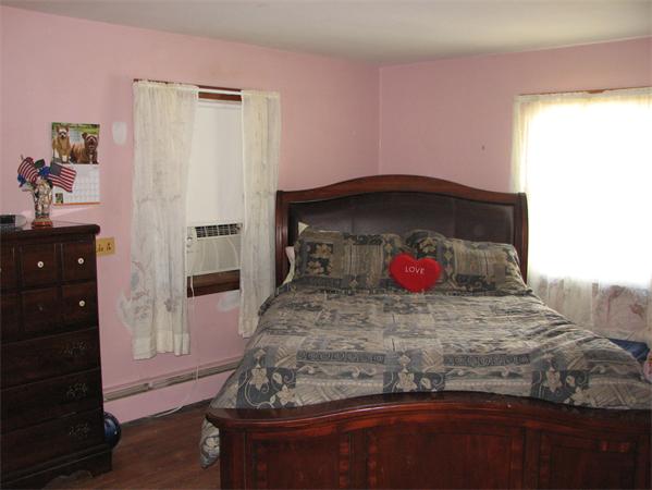151 Lancashire Road Springfield, MA 01104 - Photo 4 of 14 Gallery Image 4