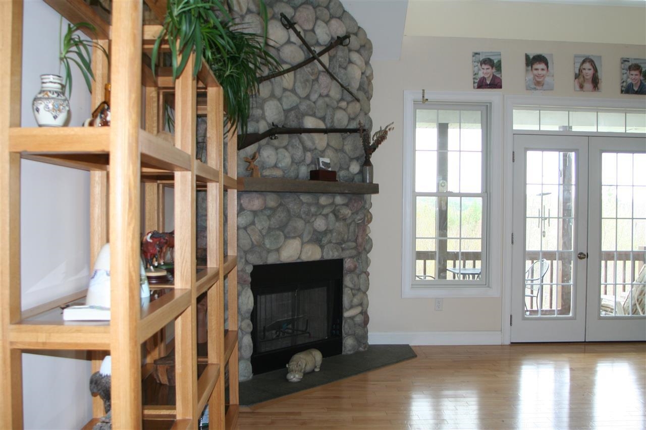 287 Hoit Road Concord, NH 03301 - Photo 4 of 33
