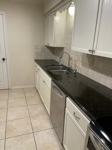 $1,895 | 6452 Olympia Drive, Houston, TX 77057