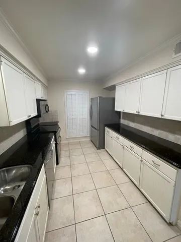 $1,895 | 6452 Olympia Drive, Houston, TX 77057