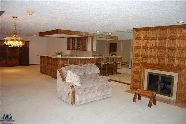 922 GreenView Court Rochester, MI 48307 - Photo 16 of 23 31137820-15.JPG