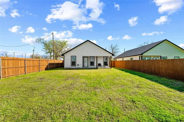 $240,000 | 300 West Main Street, Itasca, TX 76055