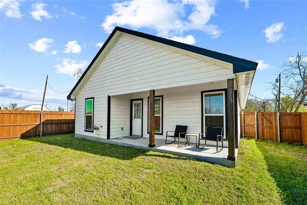 $240,000 | 300 West Main Street, Itasca, TX 76055