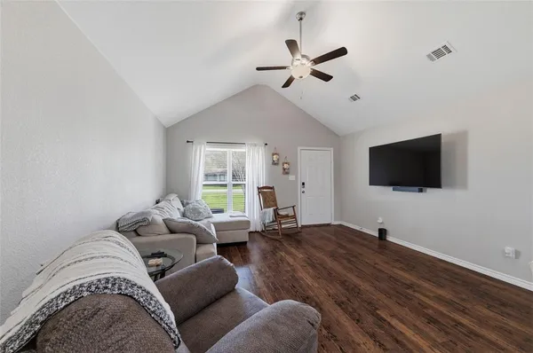 $240,000 | 300 West Main Street, Itasca, TX 76055