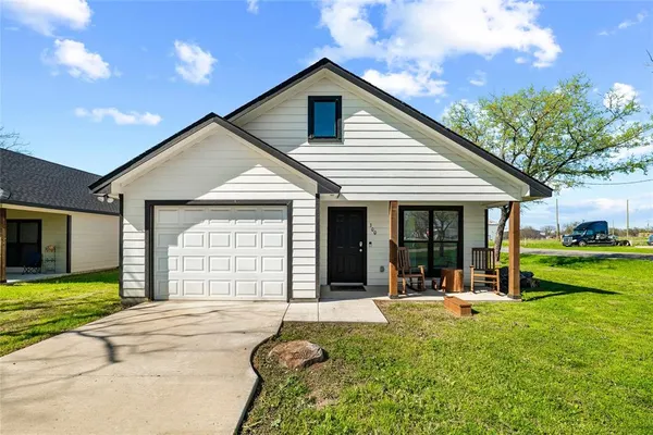 $240,000 | 300 West Main Street, Itasca, TX 76055