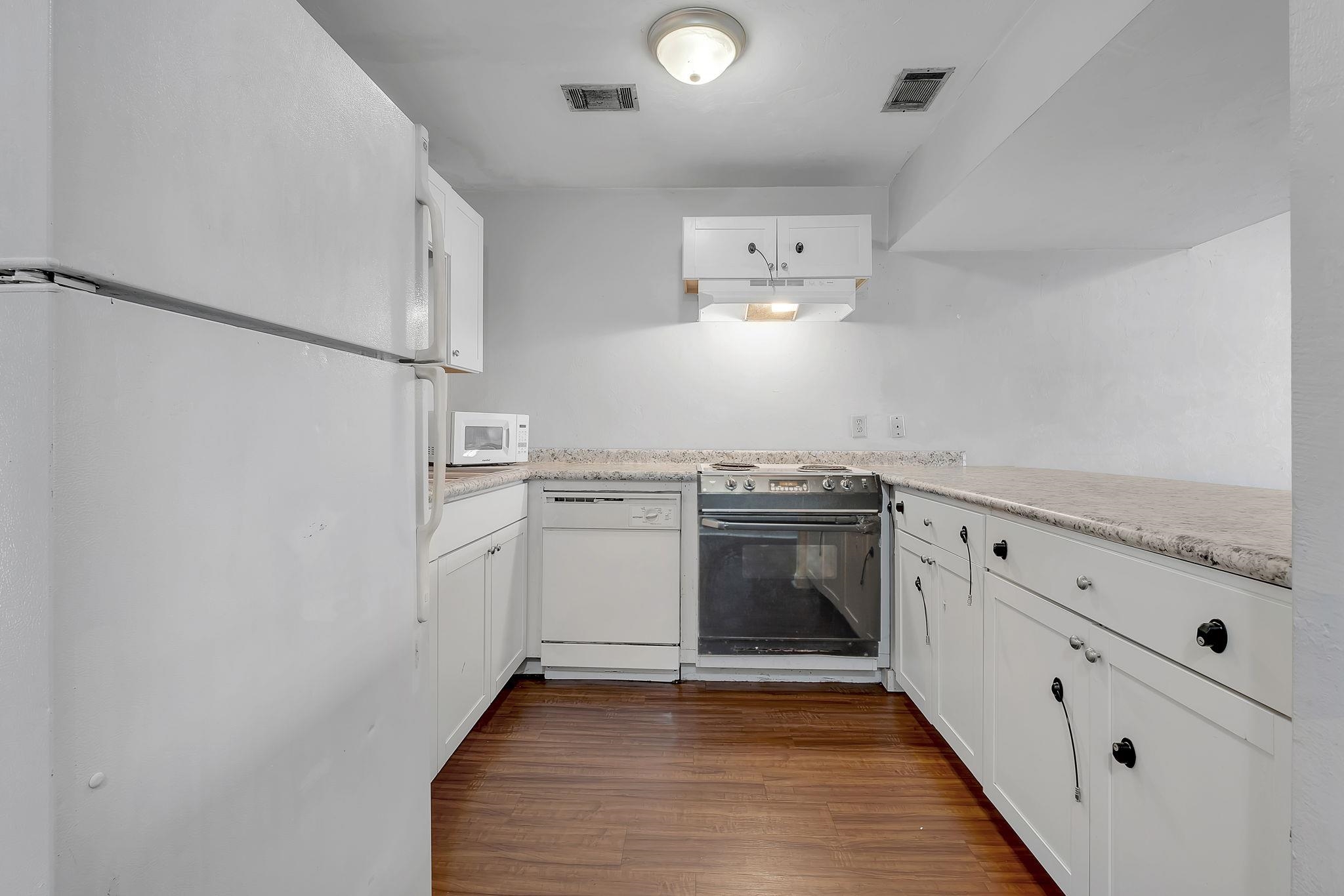 1808 Jackson Bluff Road, Unit E Tallahassee, FL 32304 - Photo 7 of 35