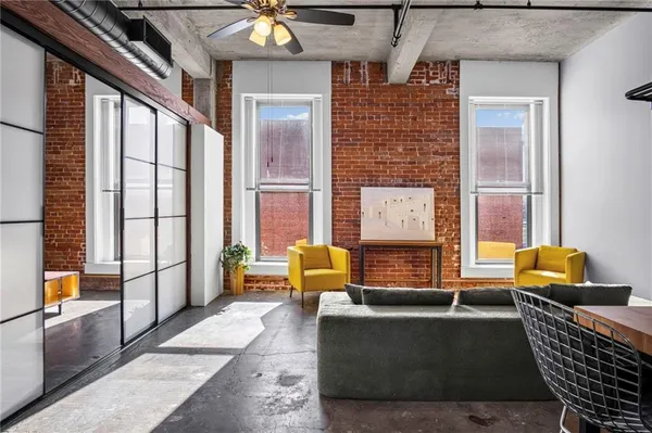 $211,000 | 113 West 5th Street, Unit 208, Kansas City, MO 64105