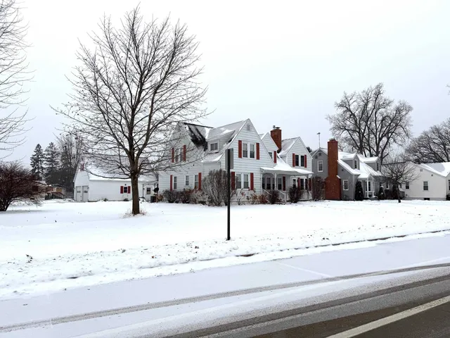 $429,995 | 3009 Riverside Avenue, Marinette, WI 54143