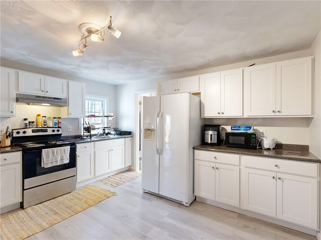 17 Ives Street Scituate, RI 02831 - Photo 10 of 37