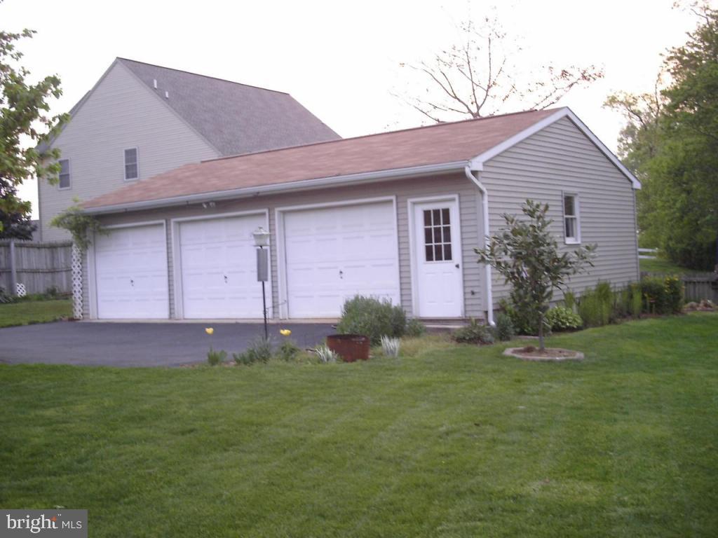 1322 Ridge Avenue Stevens, PA 17578 - Photo 4 of 29 Gallery Image 4