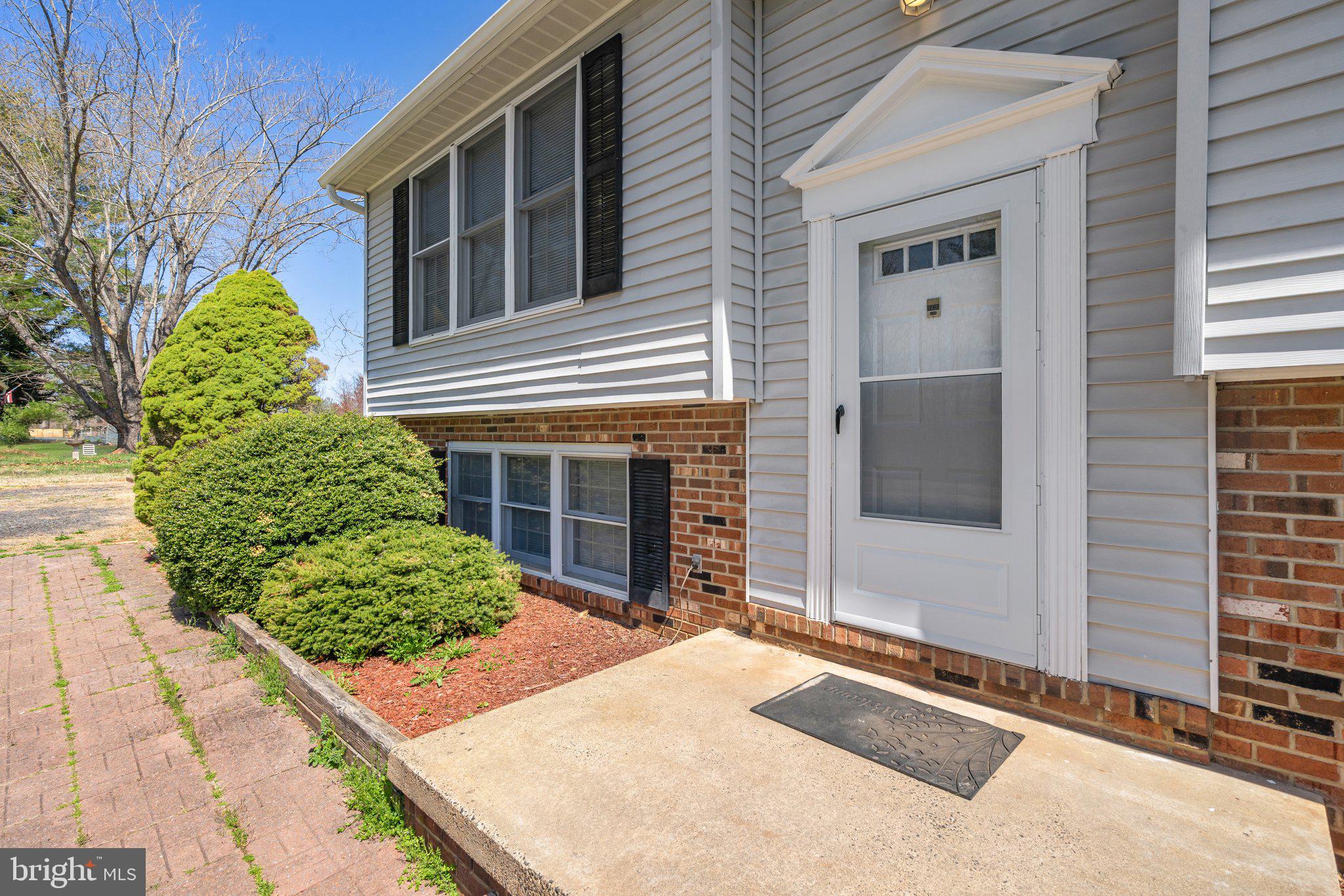 9707 Routts Hill Road Warrenton, VA 20186 - Photo 3 of 25 Front Entrance