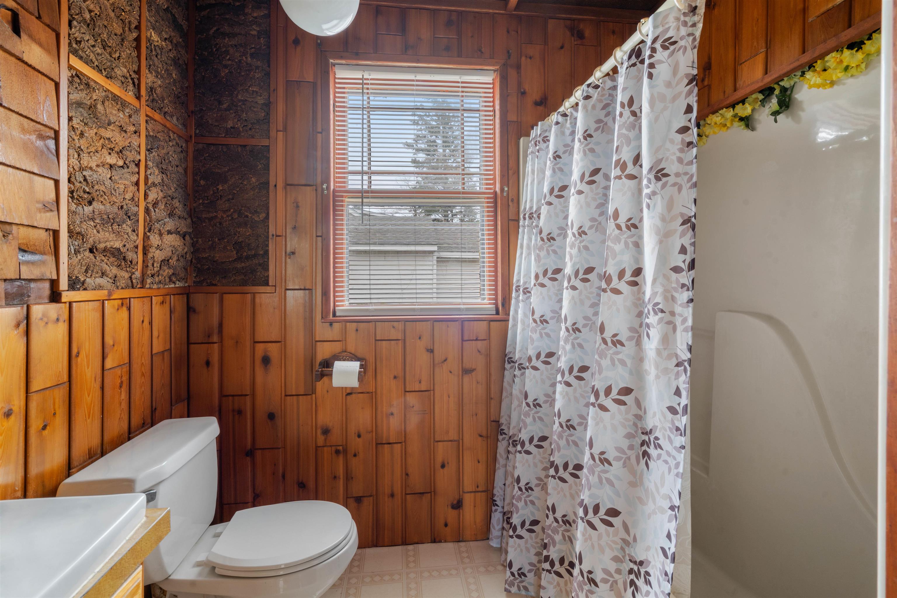 405 4th Street Cloquet, MN 55720 - Photo 12 of 30 Bathroom