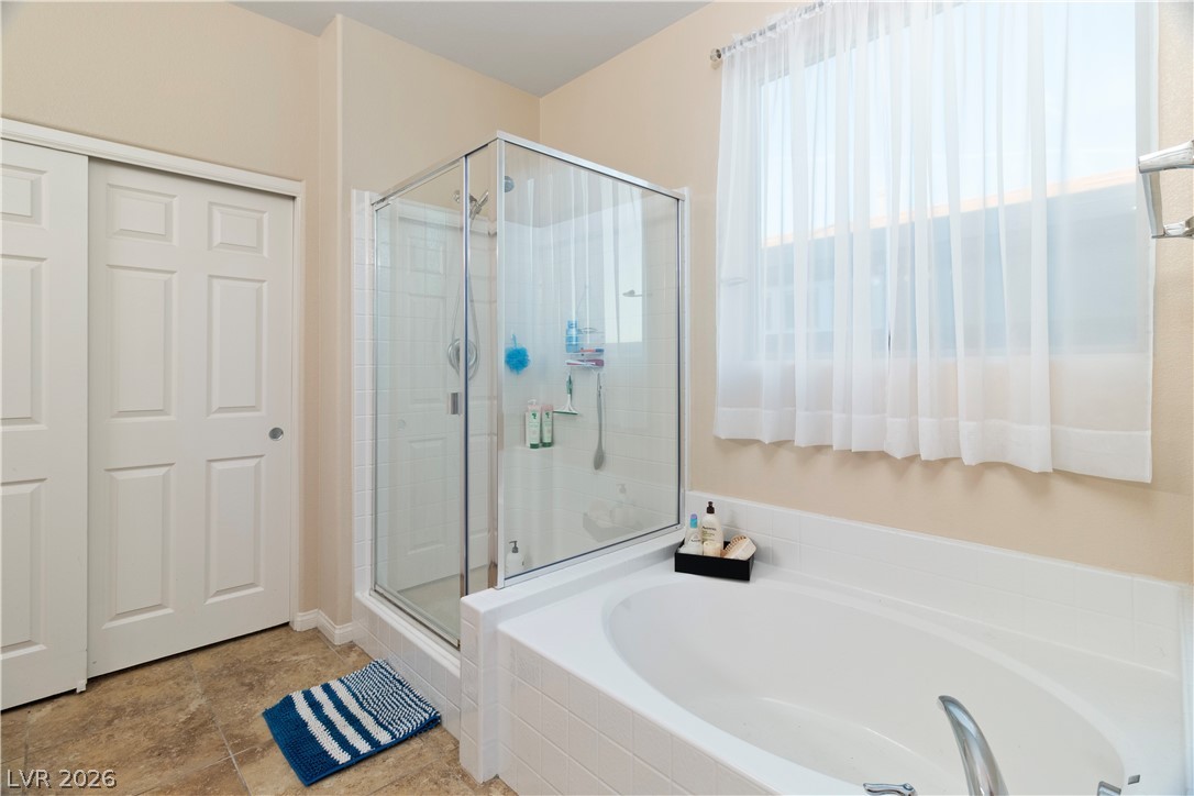 2079 Port Royal Drive Laughlin, NV 89029 - Photo 30 of 86 Primary Ensuite Bathroom with a bath and a stall shower