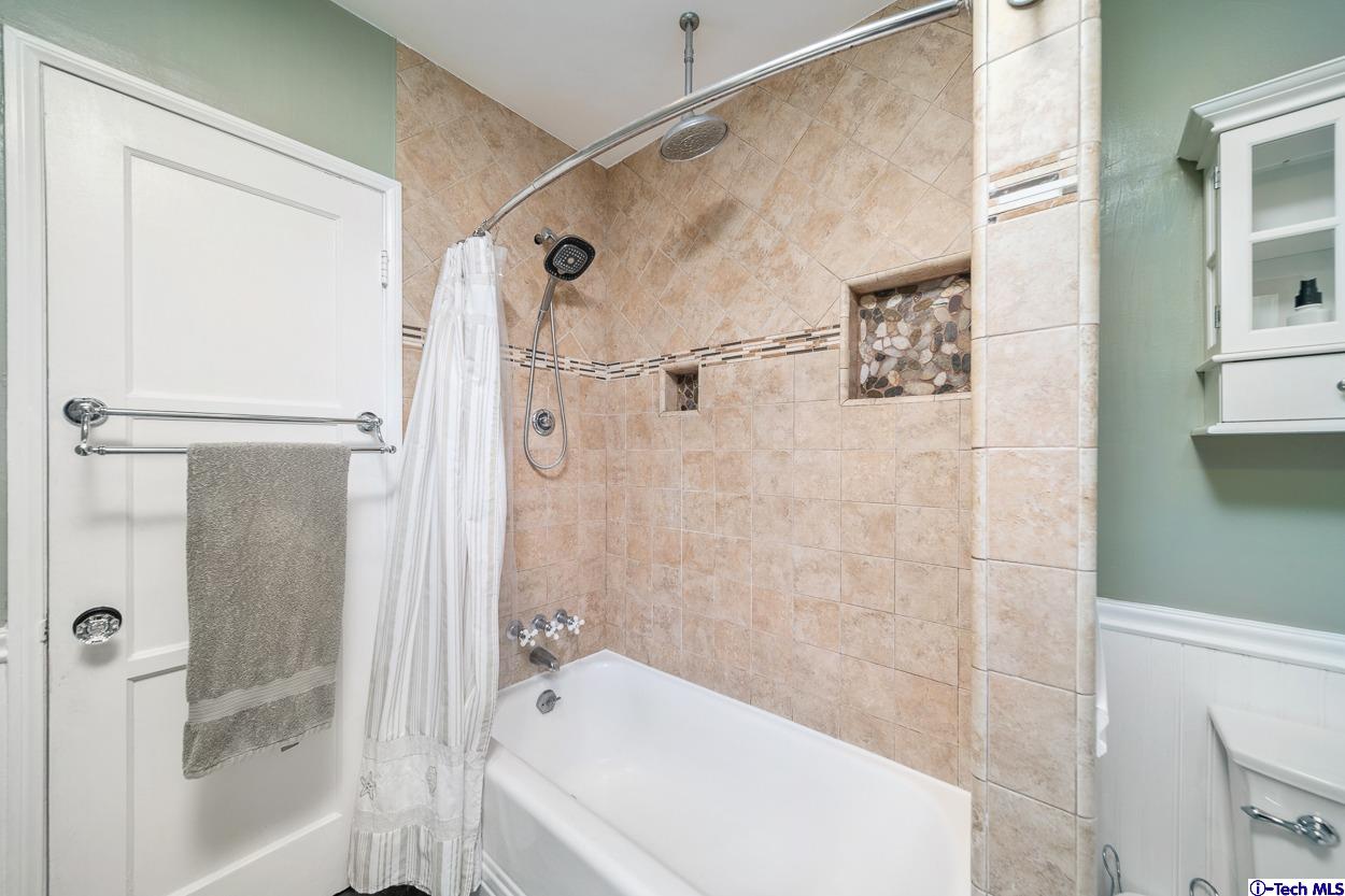 1821 Meadowbrook Road Altadena, CA 91001 - Photo 13 of 26