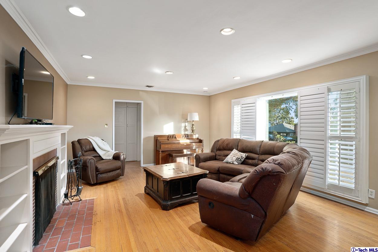 1821 Meadowbrook Road Altadena, CA 91001 - Photo 3 of 26