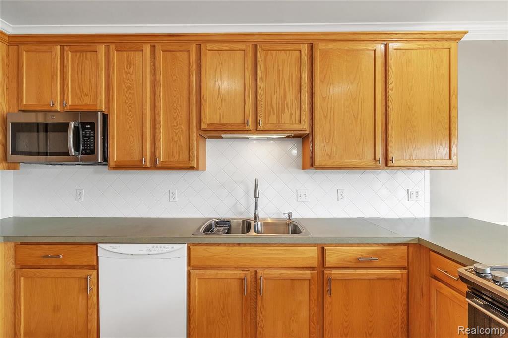 1611 Town Commons Drive Howell, MI 48855 - Photo 14 of 37