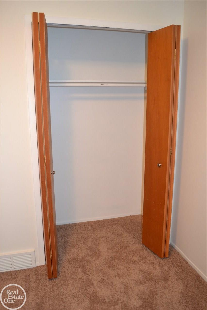 11211 Toepfer Road Warren, MI 48089 - Photo 8 of 19 Master Closet