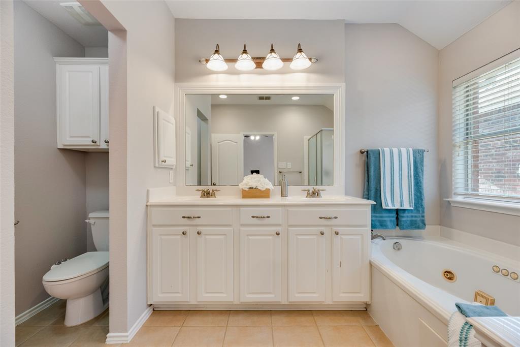 1430 Silver Spur Drive Allen, TX 75002 - Photo 22 of 34 a bathroom with a sink a toilet and a bathtub